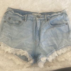 CUTE JEAN SHORTS